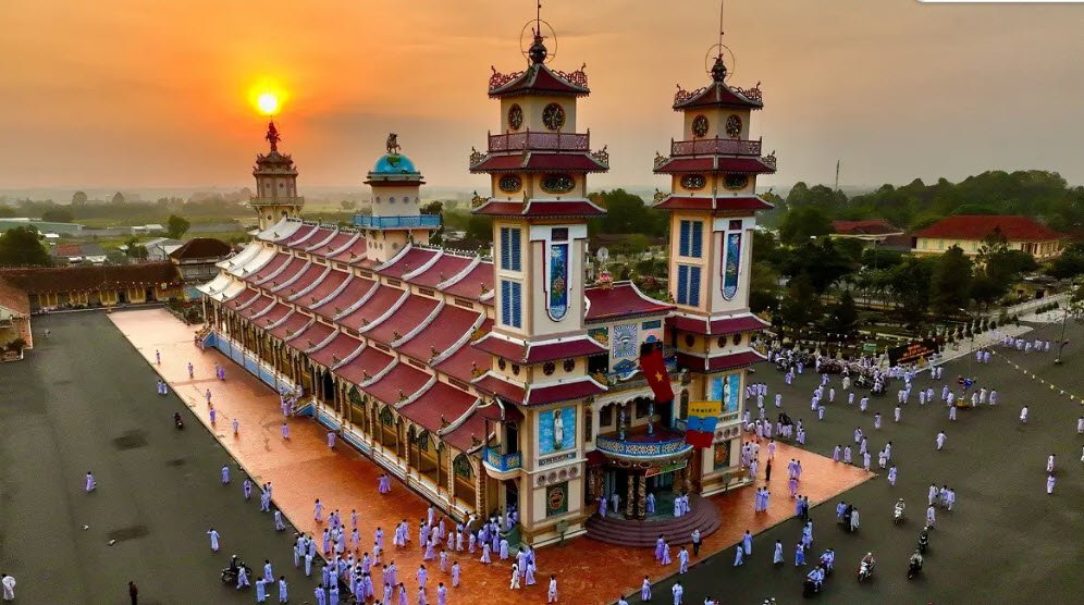 Cao Dai Temple (Tay Ninh)